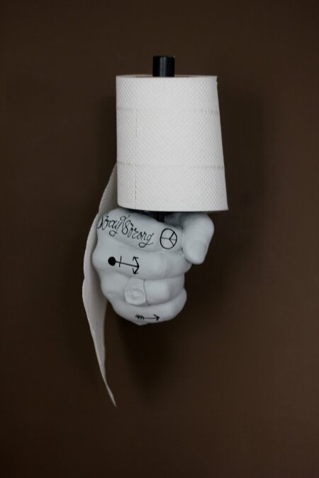Hand HERO &amp; TATTOO med toarullshllare