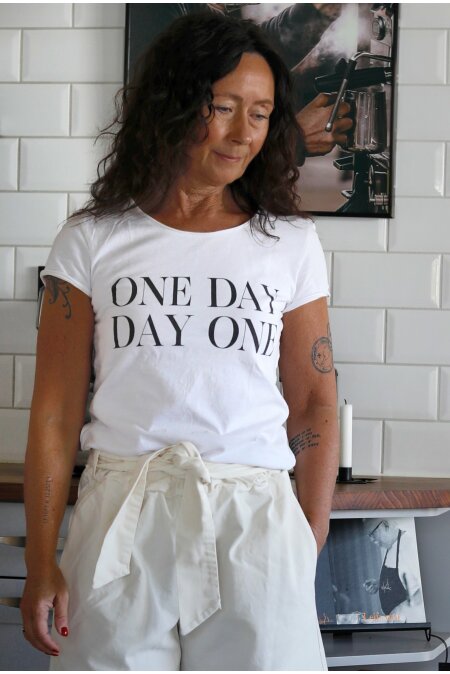 T-shirt ONE DAY