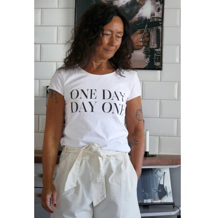 T-shirt ONE DAY