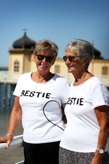 T-shirt BESTIE  T-shirt BESTIE