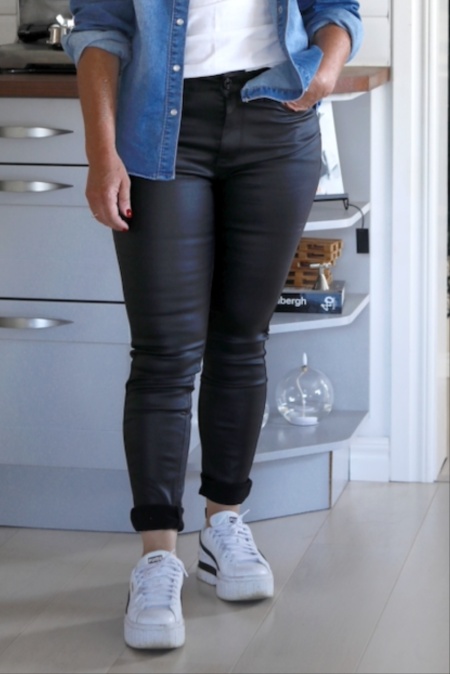 Byxor skinnimitation