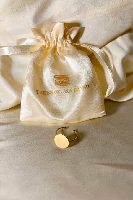 Ring fr knappsmycke guld