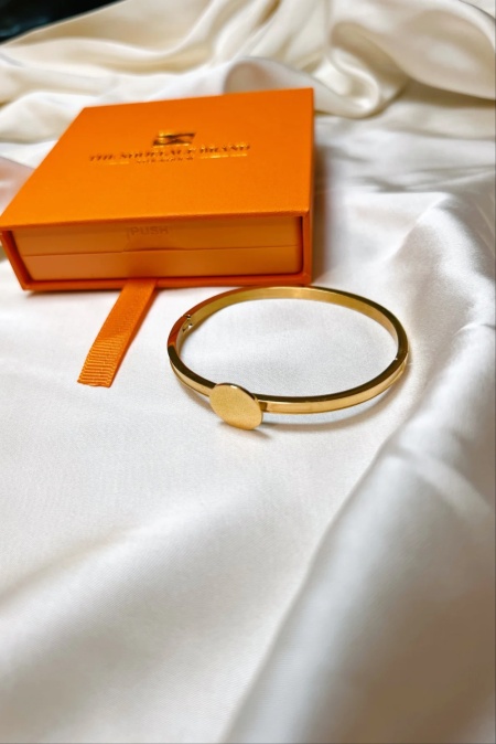 Armband fr knappsmycke guld