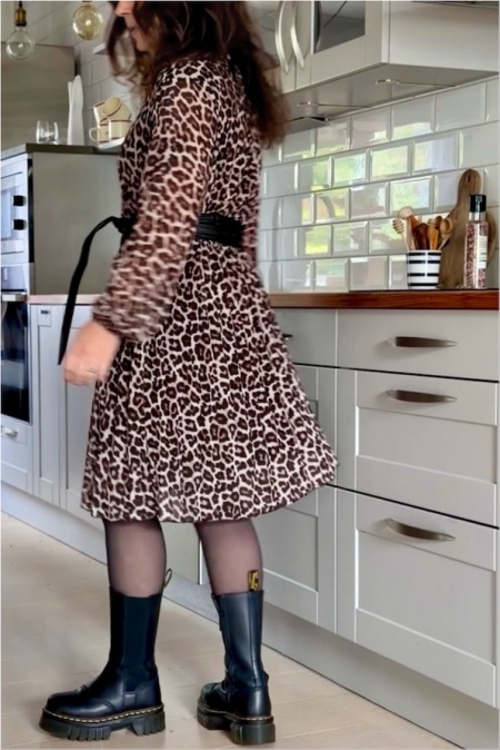 Plisserad kl�nning leopard